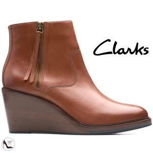 CLARKS CLARKSDALE 2 Dark Tan Leather Booties Double Zipper Wedge Ankle Boots 8.5